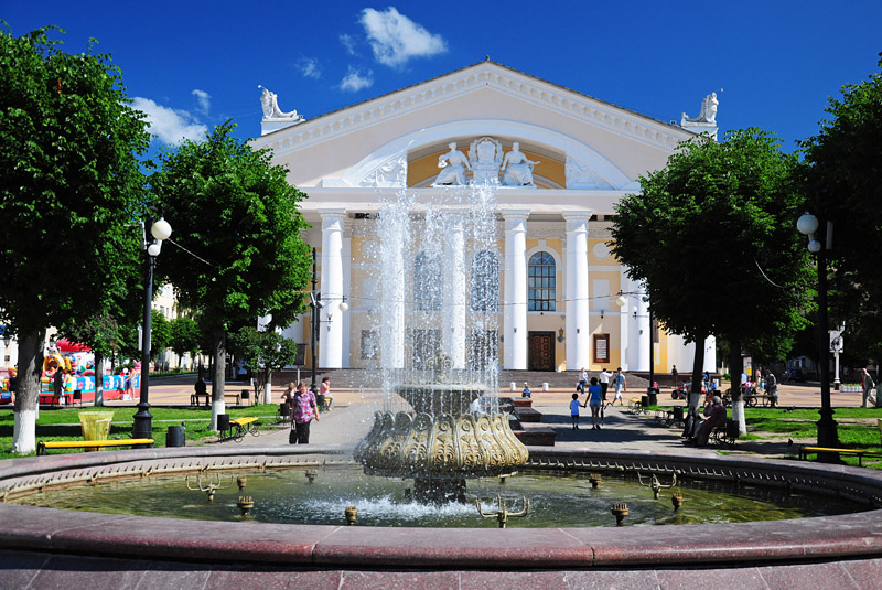 Калуга, центральный фонтан на Театральной площади
