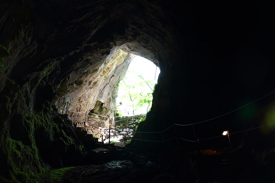 Вход в пещеру Враняча