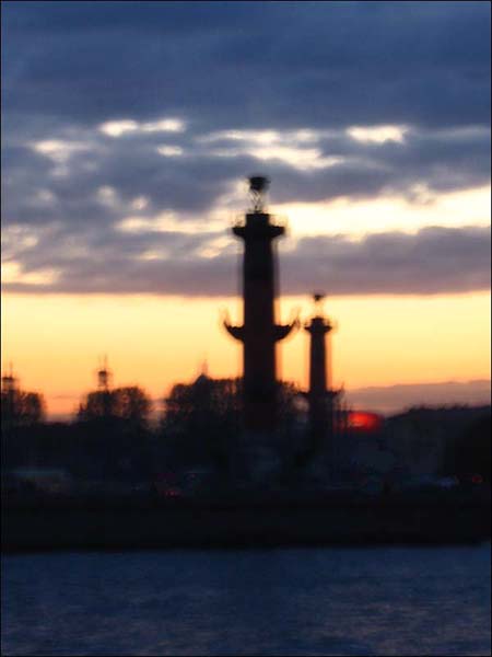 Белые ночи Петербурга - ростральные колонны-маяки