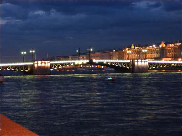 Белые ночи Петербурга - Дворцовый мост перед разведением