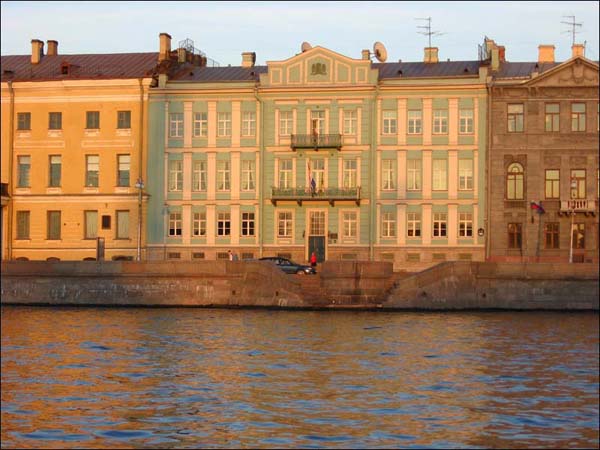 Экскурсия по каналам Санкт-Петербурга - вид на Кунсткамеру