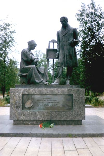 Вышний Волочек, памятник А.Г. Венецианову в городском сквере