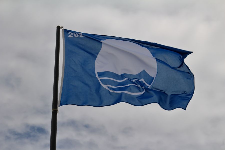 Альбир, голубой флаг на пляже